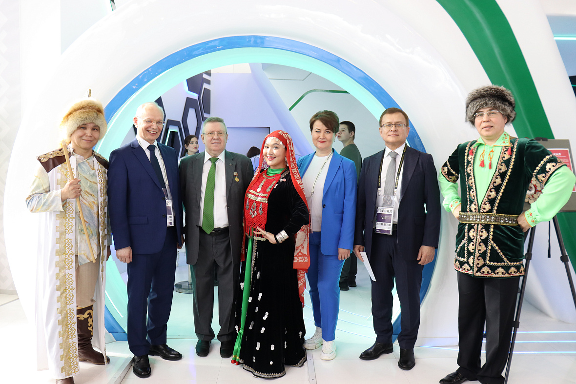 На Международной выставке «Россия» экспозицию Башкортостана о финансовой грамотности посетили почетные гости