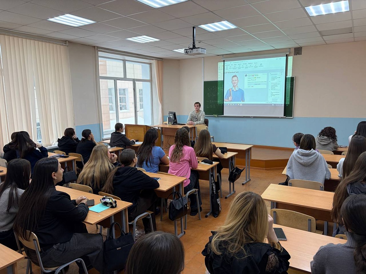 Волонтеры финансового просвещения провели уроки финансовой безопасности для студентов 