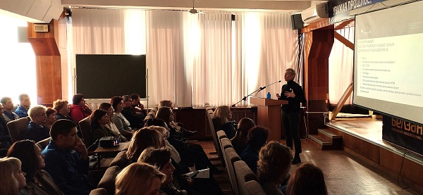 Взрослые жители республики обучаются финансовой грамотности без отрыва от производства