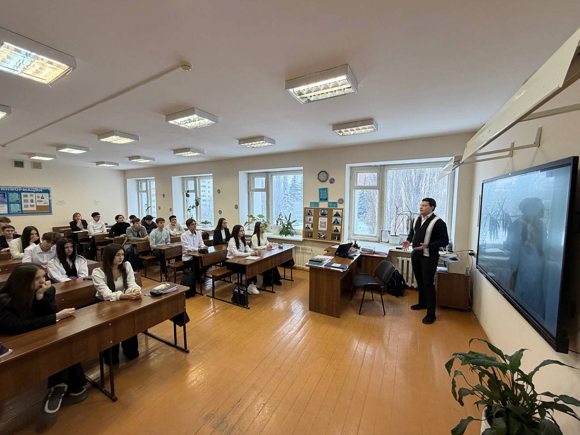 Волонтеры финансового просвещения провели уроки финансовой безопасности для студентов 