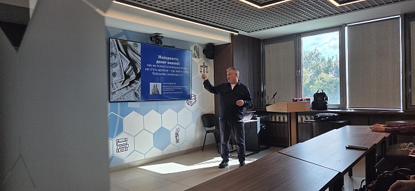 Директор Финцентра РБ Евгений Декатов провел лекцию для студентов Уфимского университета 