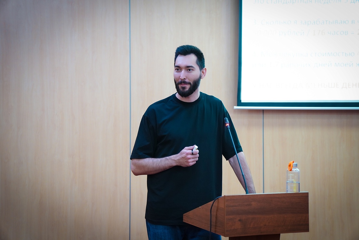 Эксперты Центра финансовой грамотности провели практикум для сотрудников «Движения первых»