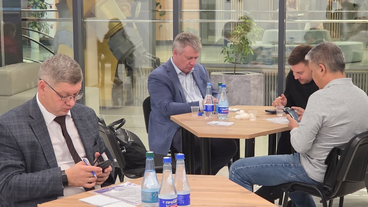 Финансовая грамотность на страже сильного государства: Евгений Декатов прошел Всероссийский экономический диктант