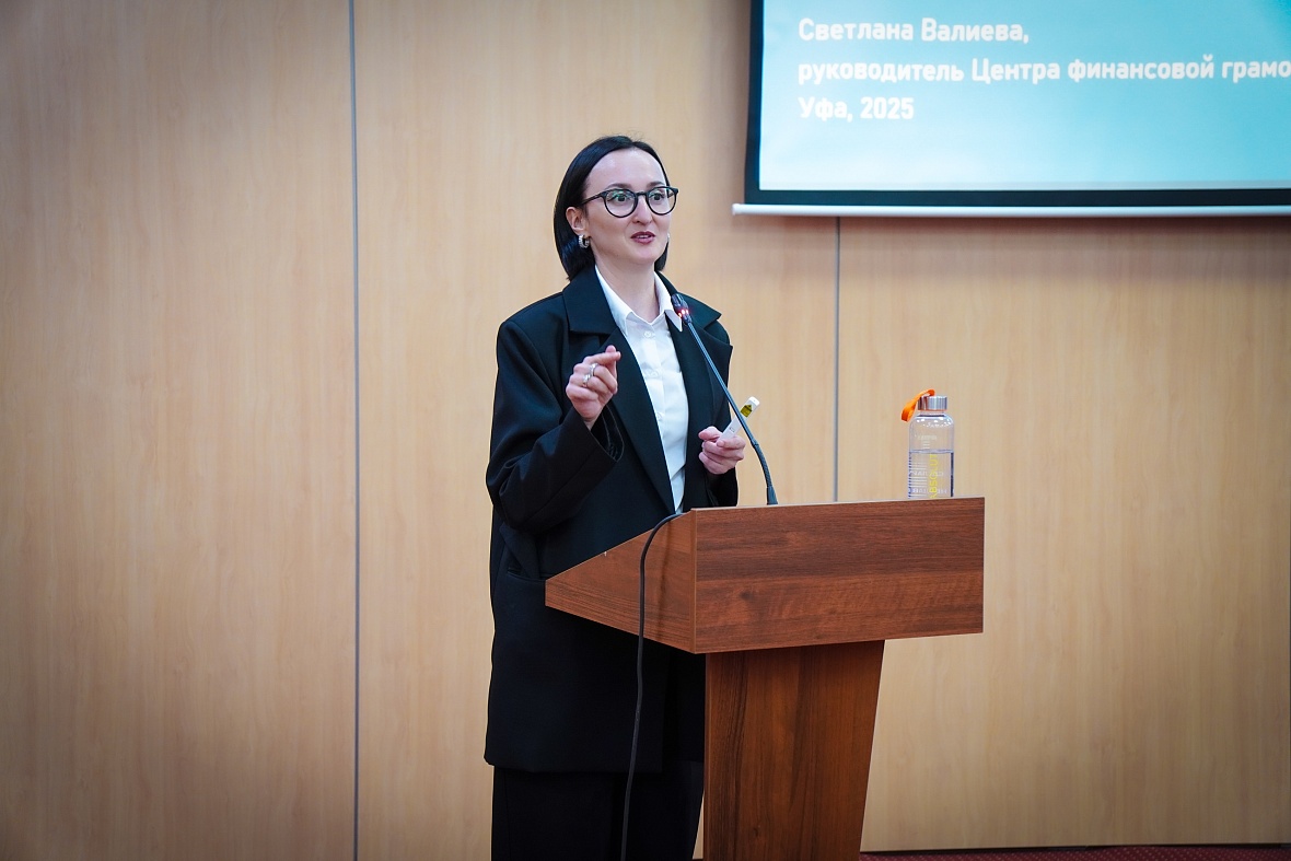 Эксперты Центра финансовой грамотности провели практикум для сотрудников «Движения первых»