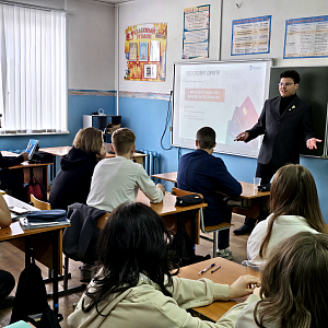 Волонтеры финансового просвещения провели уроки в уфимской школе 