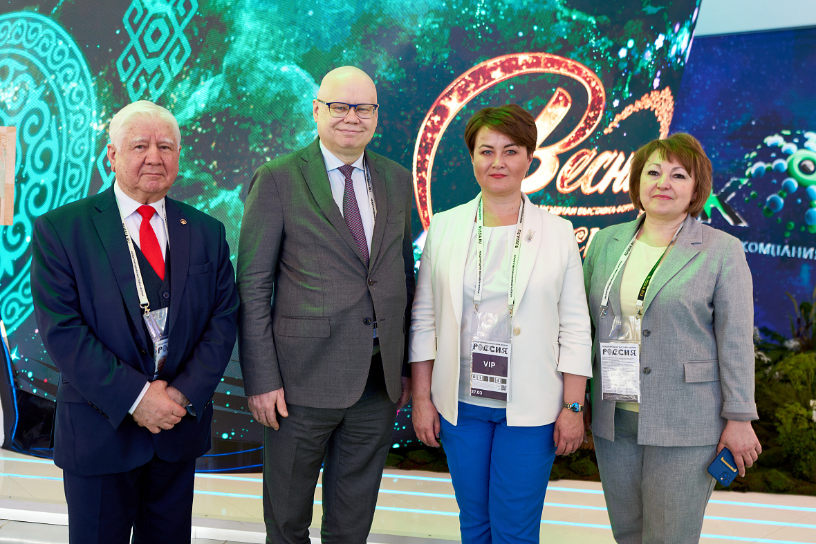 Алексей Лавров посетил стенд Башкортостана на выставке-форуме «Россия»
