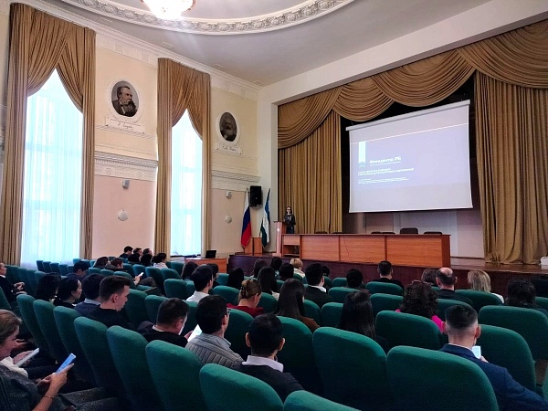 В республиканских министерствах состоялись лекции по финансовой грамотности 