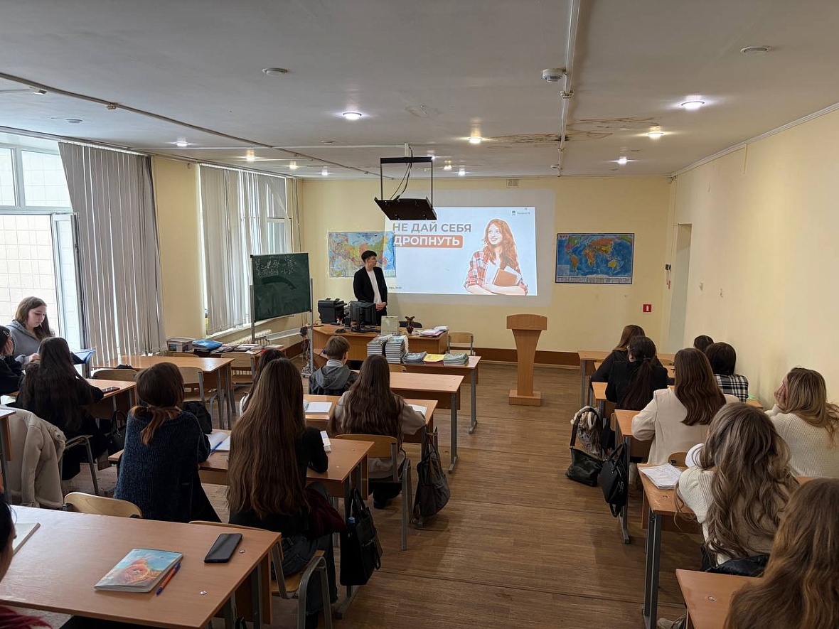 Волонтеры финансового просвещения провели уроки финансовой безопасности для студентов 