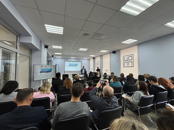 Журналистам рассказали, как писать о финансах просто 