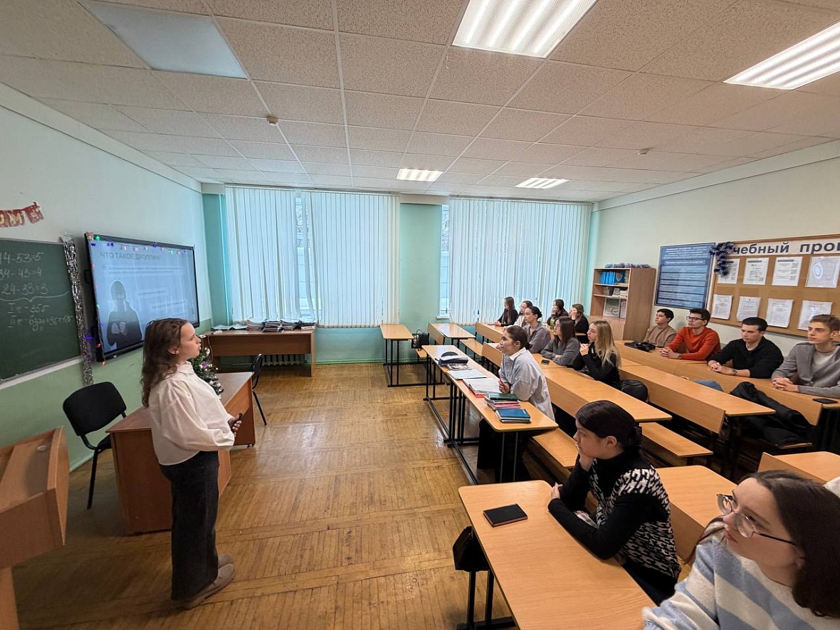 Волонтеры финансового просвещения провели уроки финансовой безопасности для студентов 